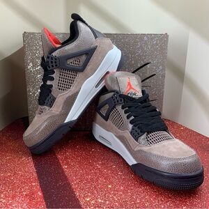 Air Jordan 4 Retro "taupe haze " man’s size 10 with box